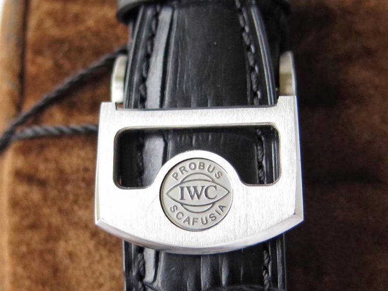IWC万国表葡萄牙系列逆跳陀飞轮腕表表扣