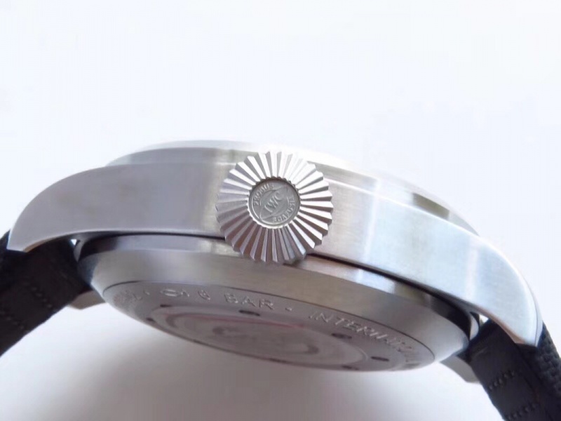 ZF万国大飞新品概念表特别版机械手表表侧拉丝工艺
